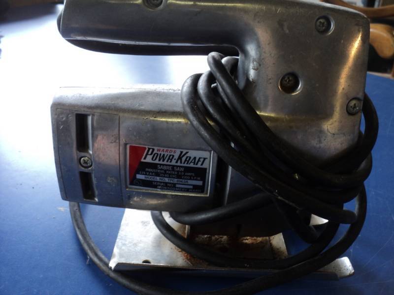lot 7928 image: Wards Power Kraft Sabre Saw 115 VAC, used, powers on