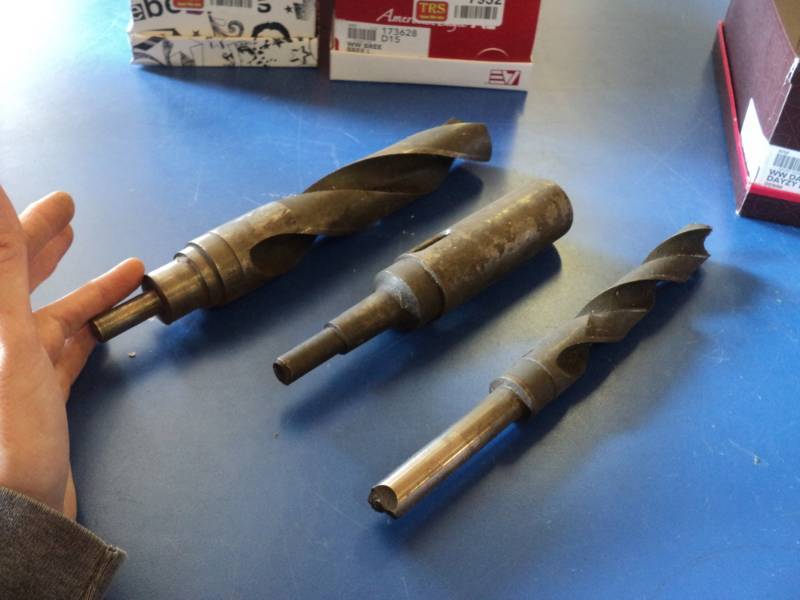 lot 7933 image: (3) ct mixed lot drill bits, assorted sizes and styles