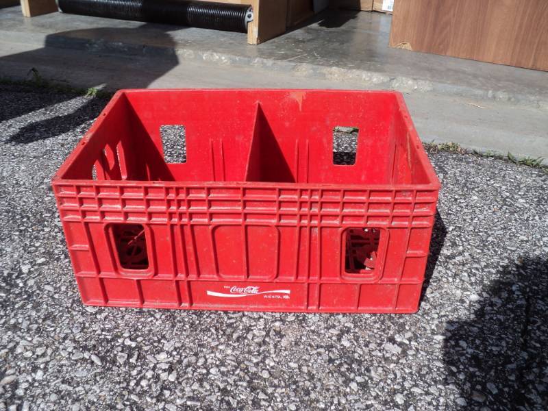 lot 7935 image: Divided Coke Crate, approx 19 x 12-34 x 8