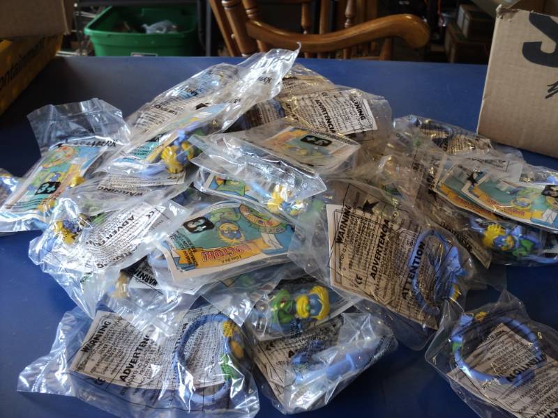 lot 7962 image: (50) ct lot Aramark I can be a Doctor toy, 3 Great for school carnivals