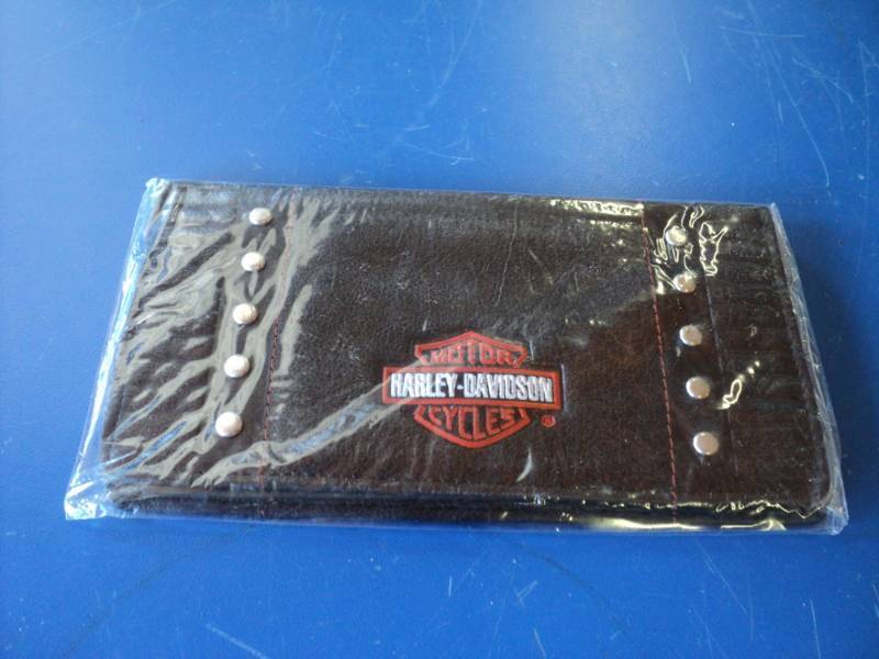 lot 7976 image: (1) Harley Davidson Leather Check book Cover