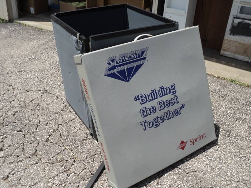 lot 7981 image: (1) Tabletop Display, Sprint, 33 x 33