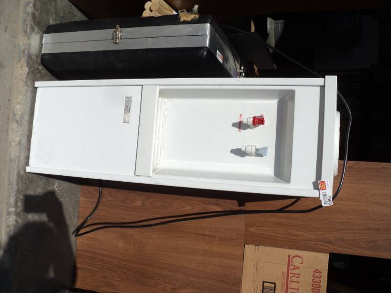 lot 7969 image: Oasis Drinking Water Cooler Model BLF1HAH5-A200, 115 VAC 12 x 12 x 39, used, untested