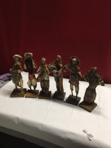 lot 3669 image: Lot of Paper Figurines