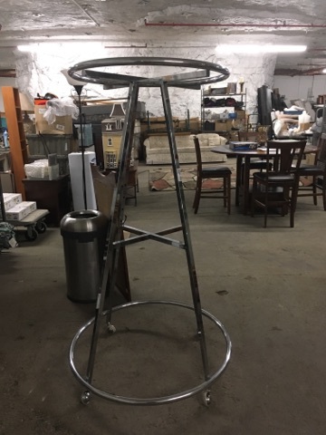 lot 3624 image: Round Display  Clothing Hanging Rack