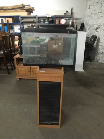 lot 3696 image: Large Fish Tank and Cabinet