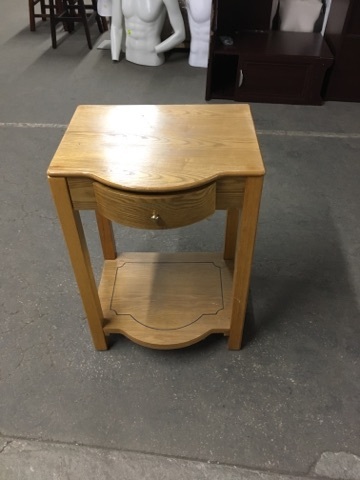 lot 3724 image: Philco Wood Stand for Radio  Record Player in Lot 3663