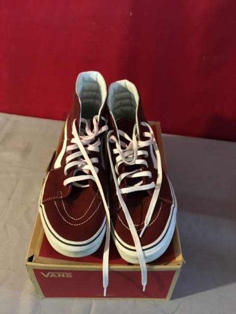 lot 3768 image: Maroon High Top Sz 12 Tennis Shoes