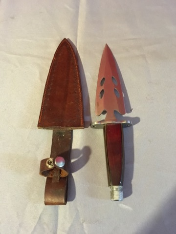lot 3771 image: Arrow Shaped Double Edge Knife with Holster