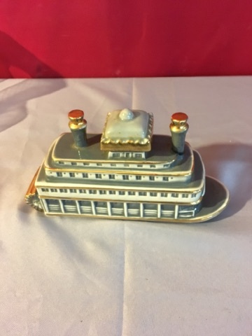 lot 3776 image: Paddle Wheel Steam Ship Liquor Bottle