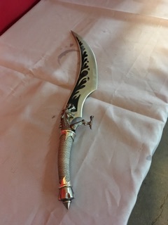 lot 3780 image: Dragon Shaped Knife and Handle