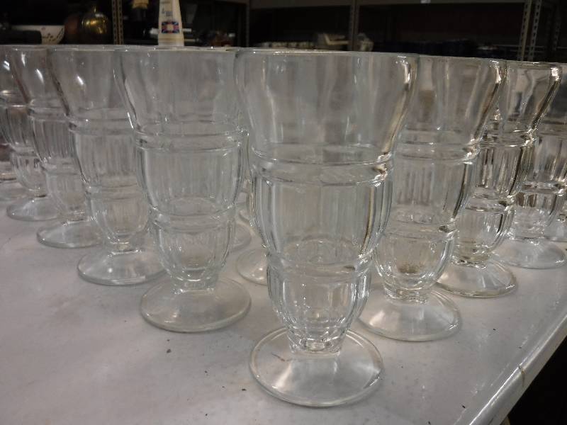 lot 4298 image: 28-vintage-heavy-malt-shake-soda-fountain-glasses