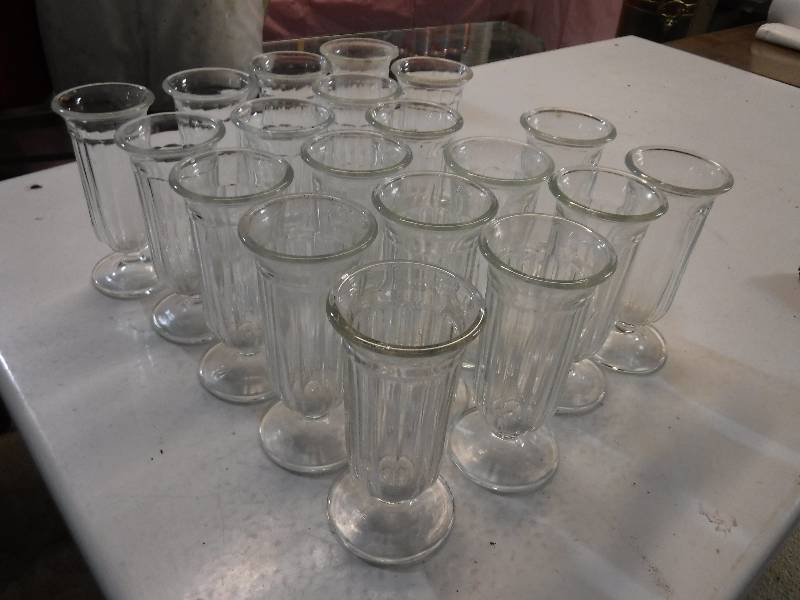 lot 4300 image: 19-vintage soda fountain glasses