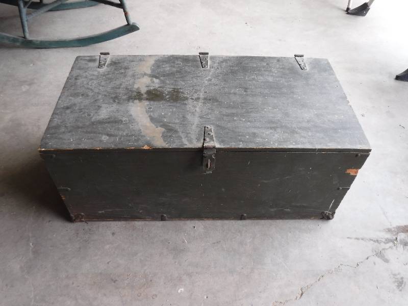 lot 4326 image: Army trunk