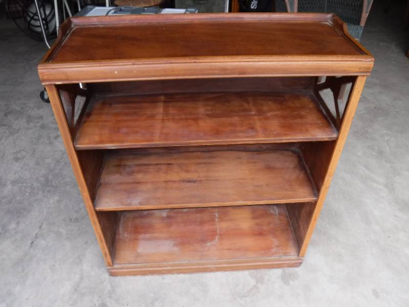 lot 4329 image: wooden shelf