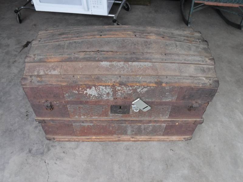 lot 4335 image: Vintage Trunk