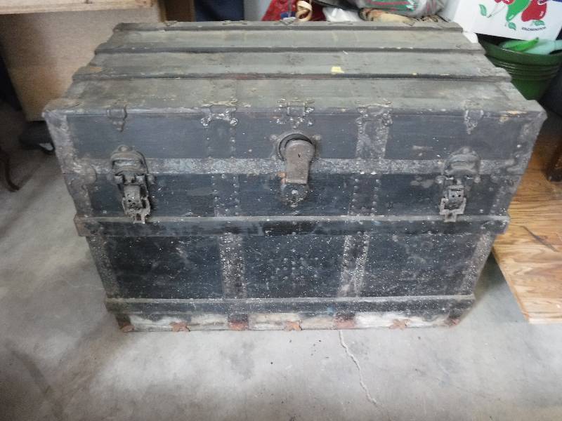 lot 4337 image: Vintage Trunk