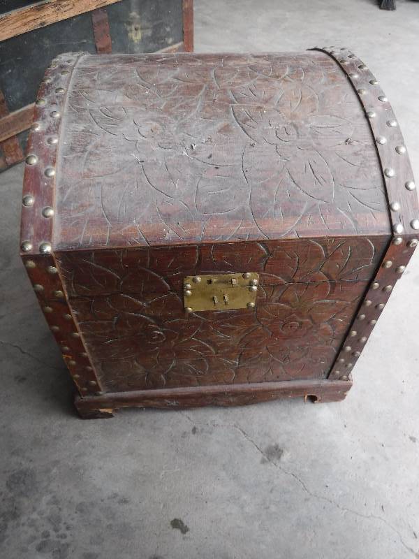 lot 4338 image: Vintage Trunk