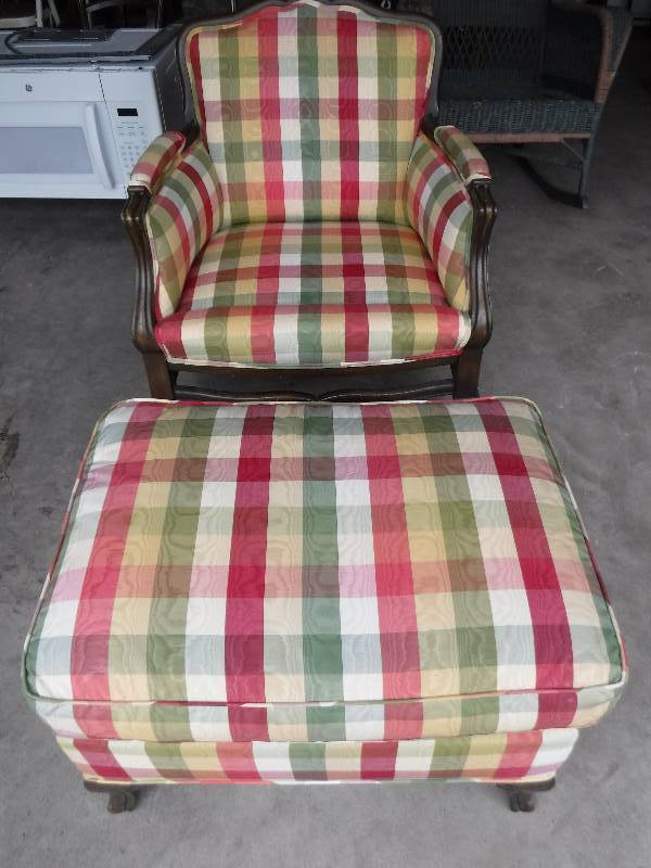 lot 4339 image: Comfy Chair with Ottoman