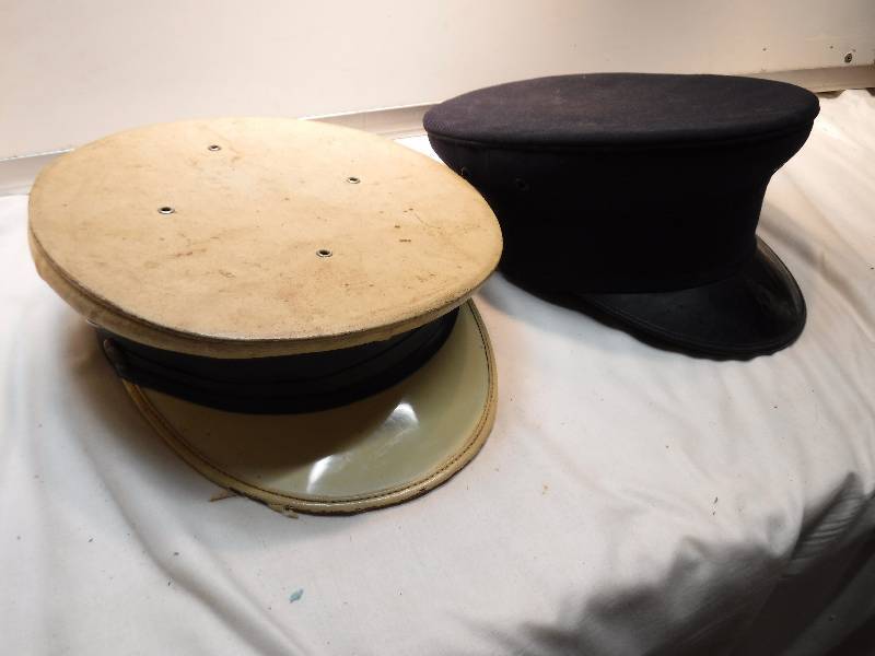 lot 4366 image: 2 Captains hats