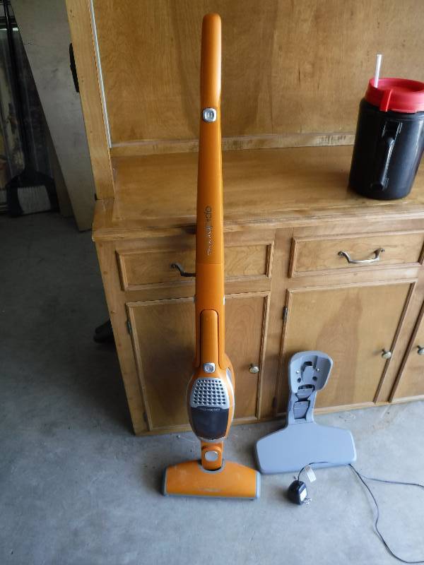 lot 4370 image: Electrolux ergorapido chargeable stick vac