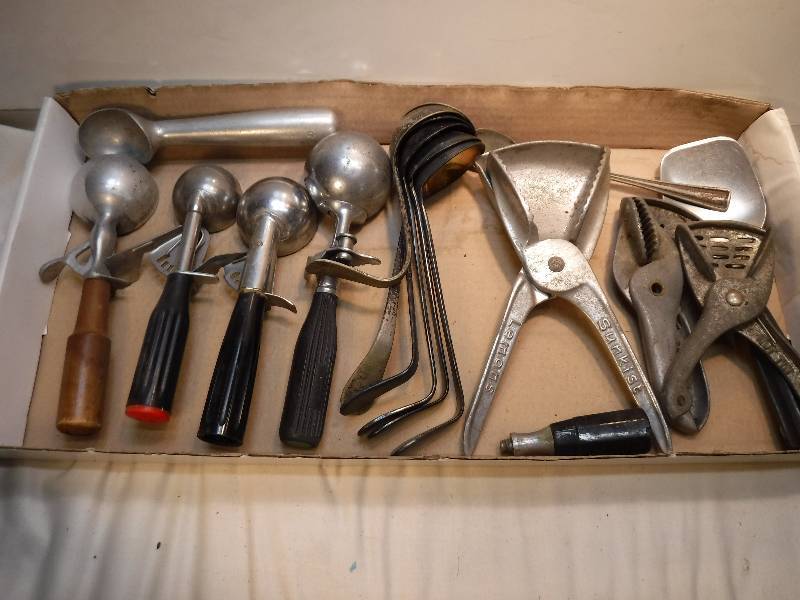 lot 4373 image: Various ice cream scoops, ladles and Sunkist brand lemon squeezer juicer