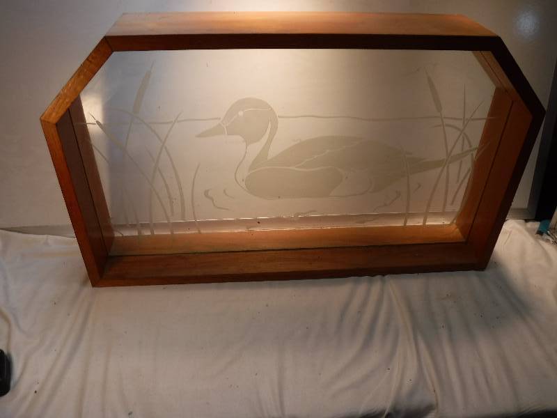 lot 4382 image: Frosted glass duck decor