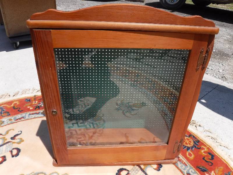 lot 4383 image: Glass front display cabinet