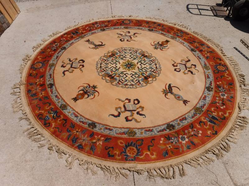 lot 4391 image: Dynasty classic round wool throw rug made in Belgium