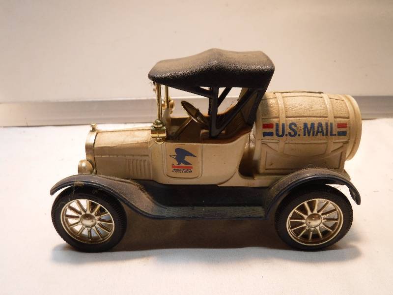 lot 4403 image: US Mail truck model