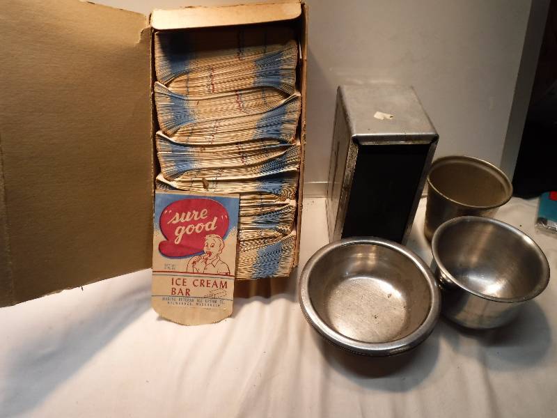 lot 4404 image: Sure good ice cream bar wraps, napkin dispenser and more