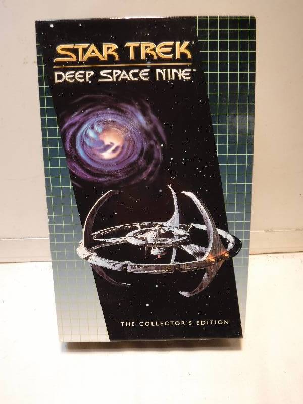 lot 4405 image: Lot of 72 Deep space nine Star trek VHS tapes all different volumesepisodes