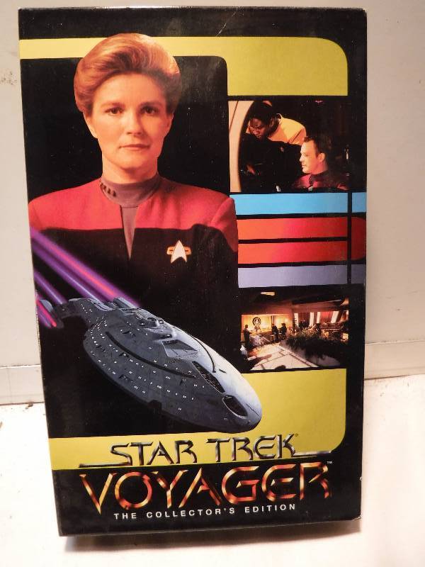 lot 4407 image: Lot of 71 Star Trek Voyager VHS tapes all different volumesepisodes