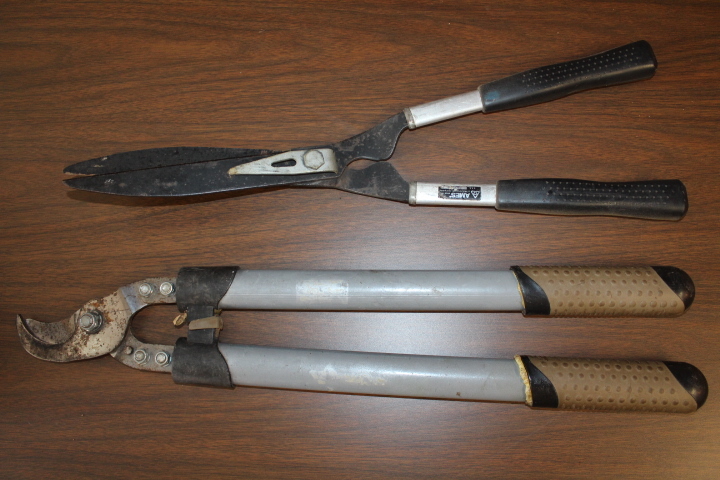 lot 5690 image: Loppers and Clippers