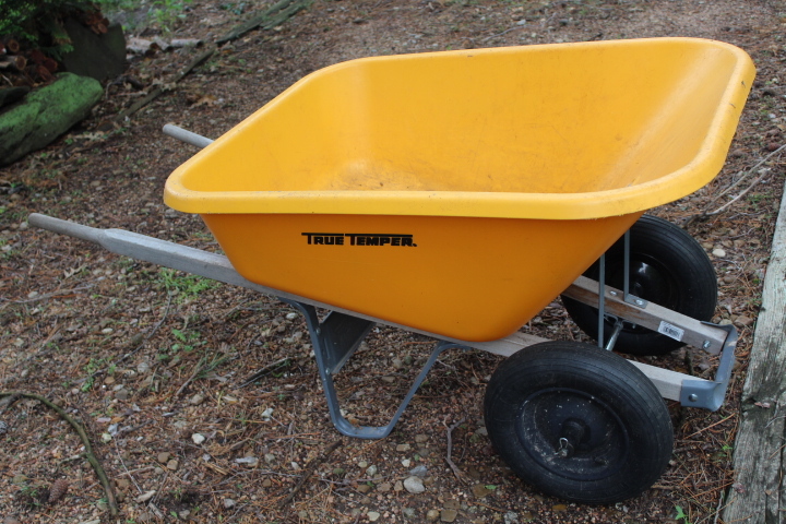 lot 5699 image: True Temper Wheelbarrow with Dual Wheels