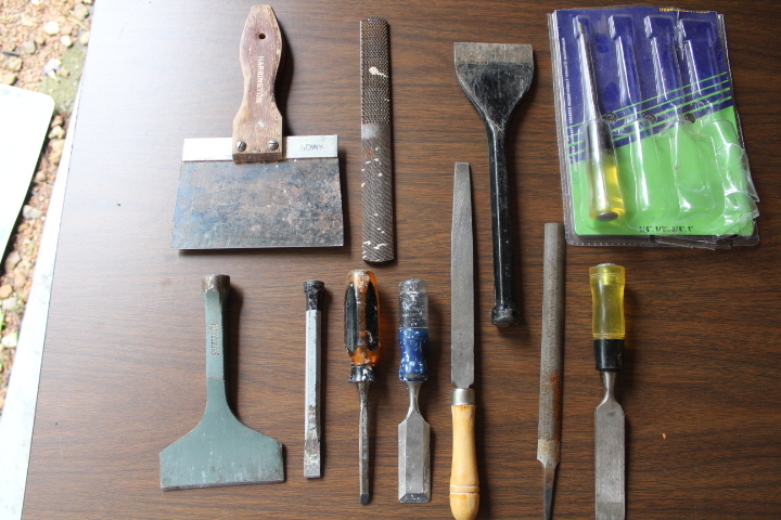 lot 5704 image: Scrapers, Chisels and Files