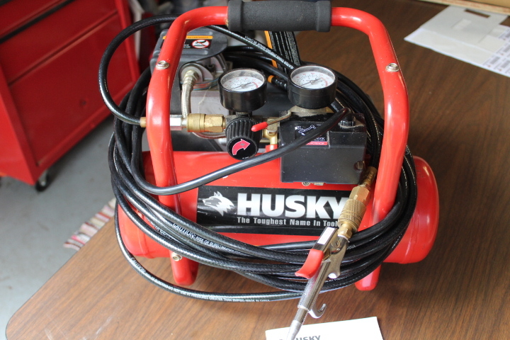 lot 5710 image: Husky 1.5 Gal Air Compressor