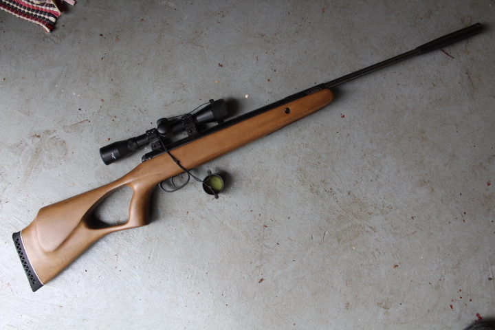 lot 5718 image: Nitro Pellet Gun with Scope