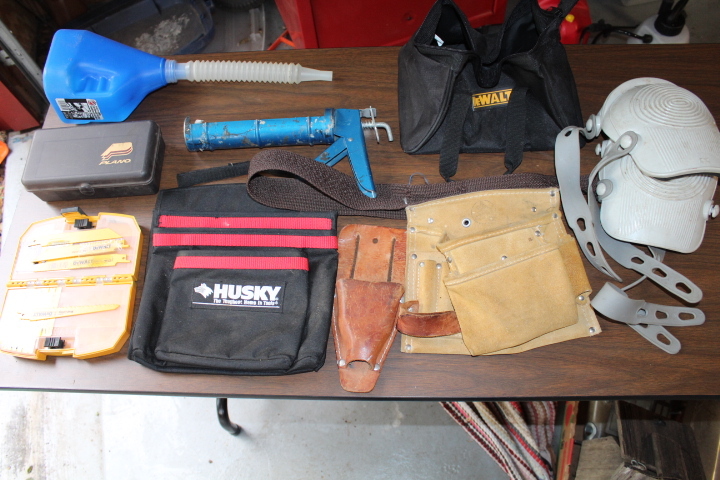 lot 5755 image: Tool Belts, Tool Bag and Kneepads