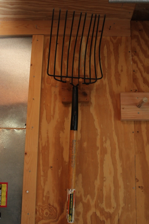 lot 5767 image: Bedding Fork