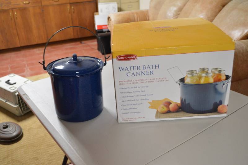 lot 5676 image: Water Bath Canner and Granite Pot