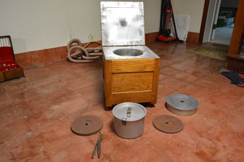 lot 5677 image: Fireless Cooker - Heat the Metal Plates Put It Together and in 3 Hours, You Have Dinner
