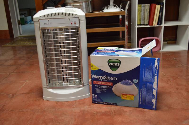 lot 5679 image: Holmes Heater and Vicks Vapoizer