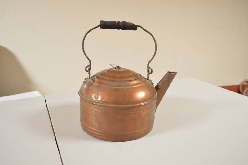 lot 5689 image: Copper Kettle with Lid