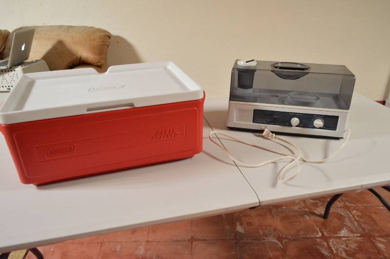 lot 5723 image: Coleman Cooler and Sunbeam Humidifier