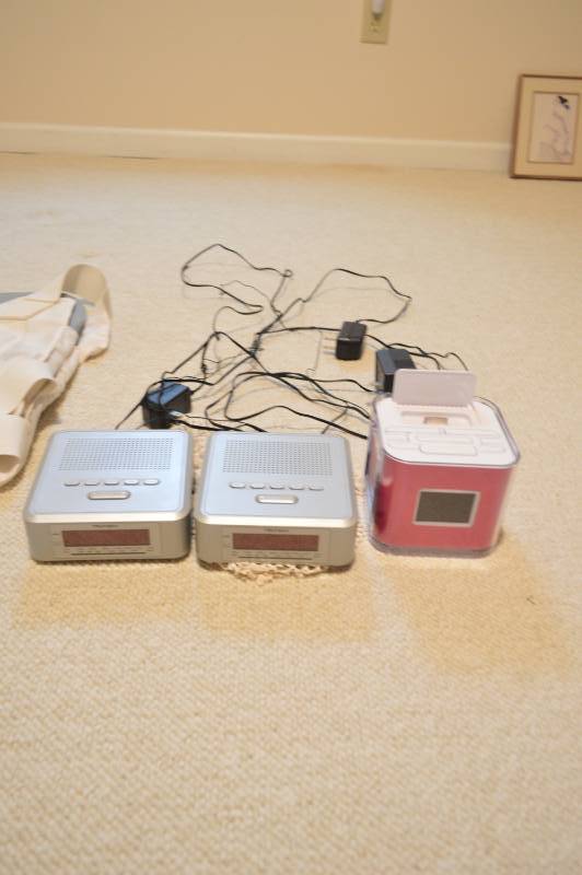 lot 5742 image: 3 Alarm Clocks - One is ipod dock