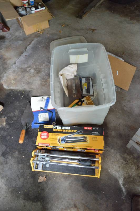 lot 5789 image: Tub with Tile Cutter and Other Tools