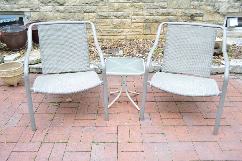 lot 5800 image: 2 Patio Chairs and Side Table