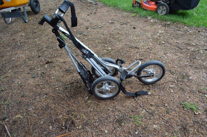 lot 5803 image: Express GT Golf Bag Cart