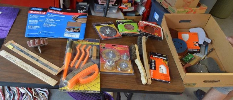 lot 5811 image: Assorted Tools - Wire Brush Set and Sandpaper